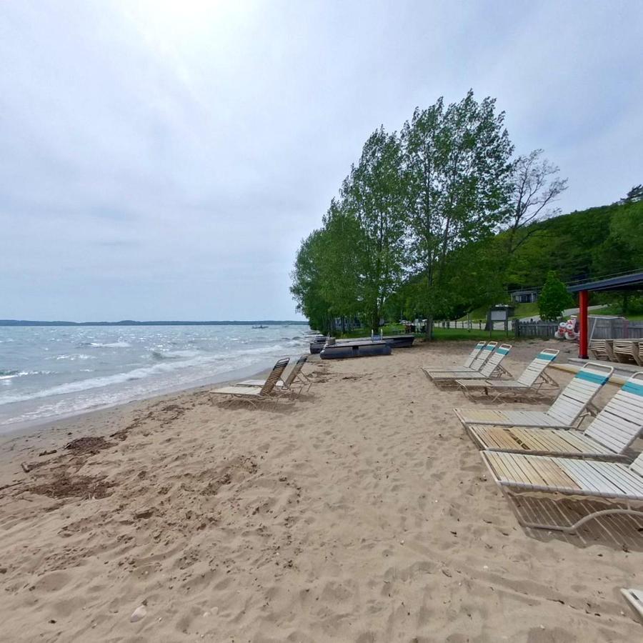 Chimney Corners Resort Франкфорт Экстерьер фото